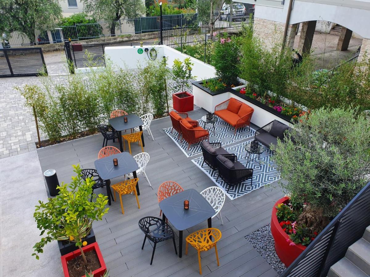 Visioni Lake View Boutique Rooms & Breakfast - Adults Friendly ริวาเดลการ์ดา ภายนอก รูปภาพ