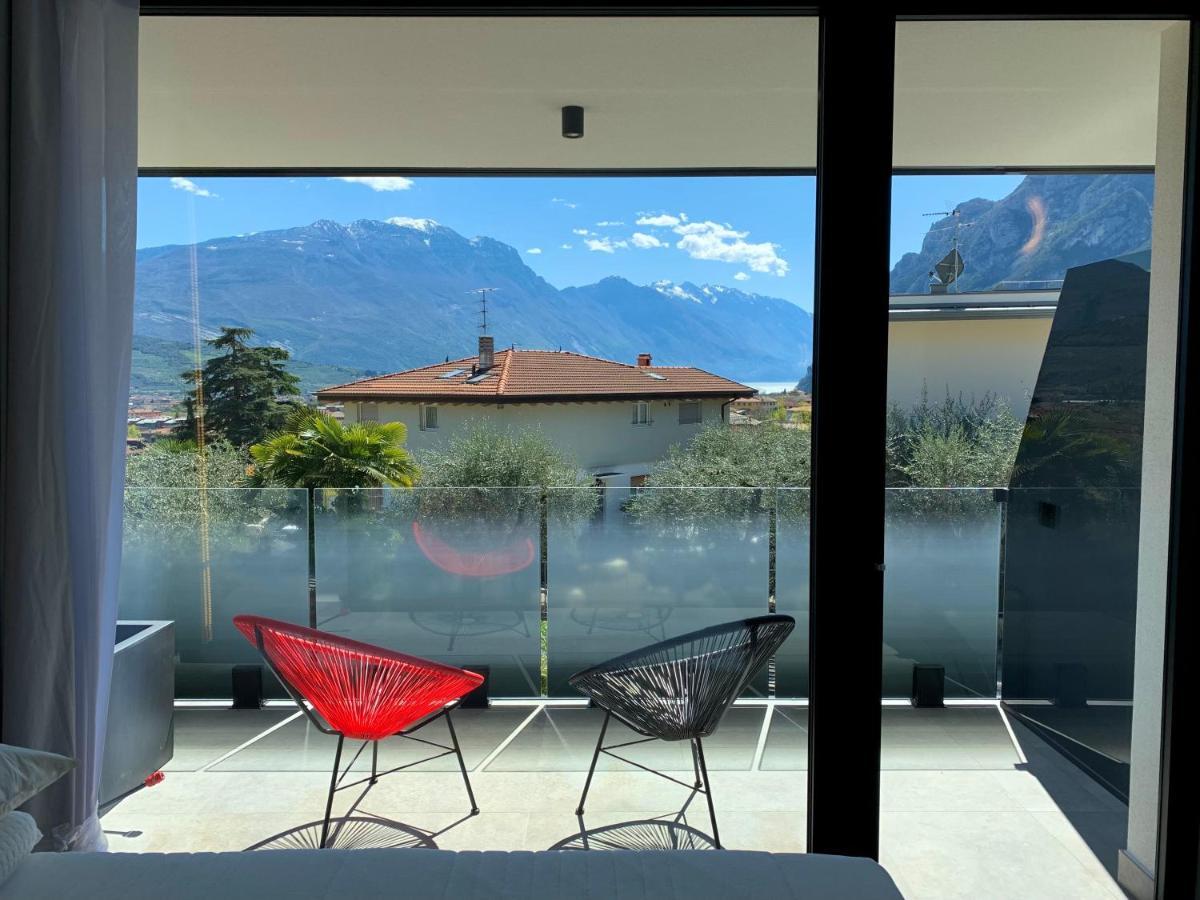 Visioni Lake View Boutique Rooms & Breakfast - Adults Friendly ริวาเดลการ์ดา ภายนอก รูปภาพ