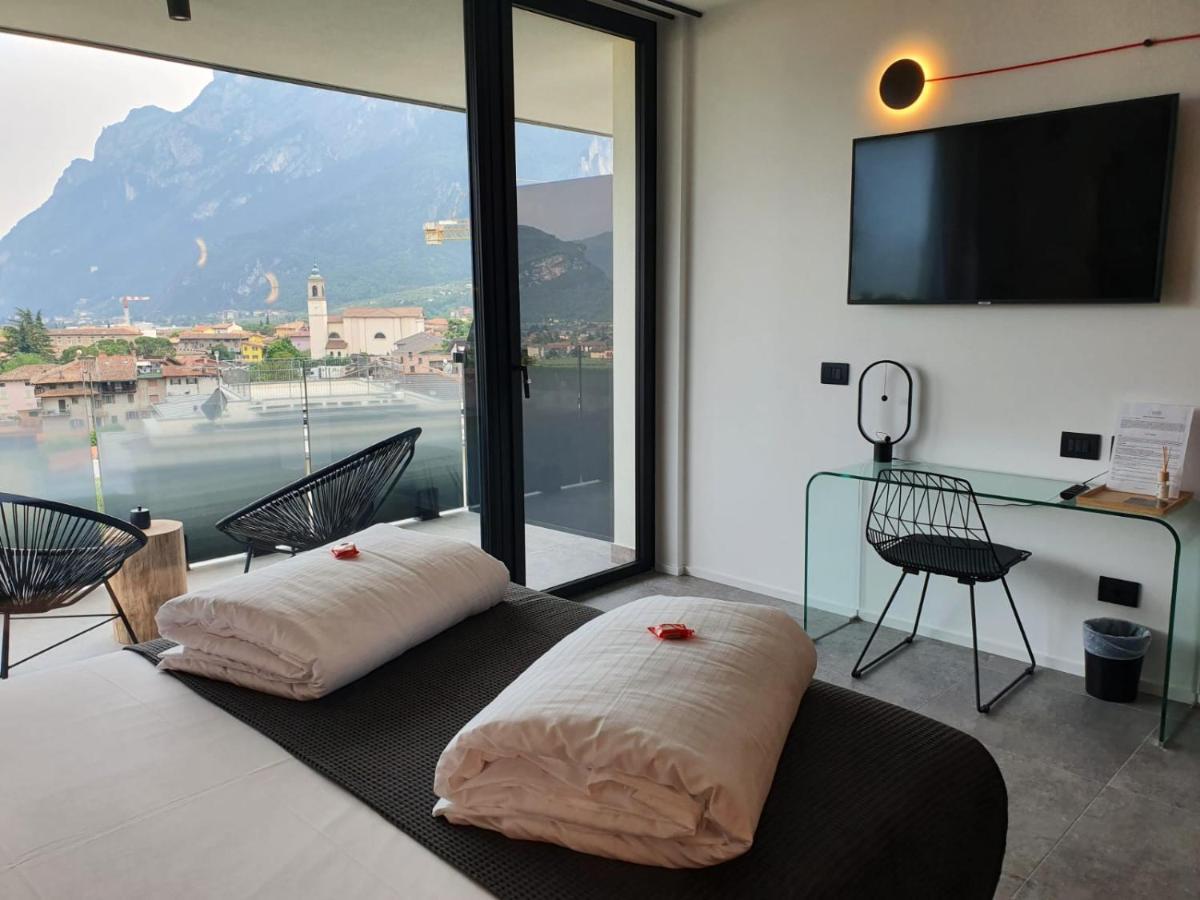 Visioni Lake View Boutique Rooms & Breakfast - Adults Friendly ริวาเดลการ์ดา ภายนอก รูปภาพ