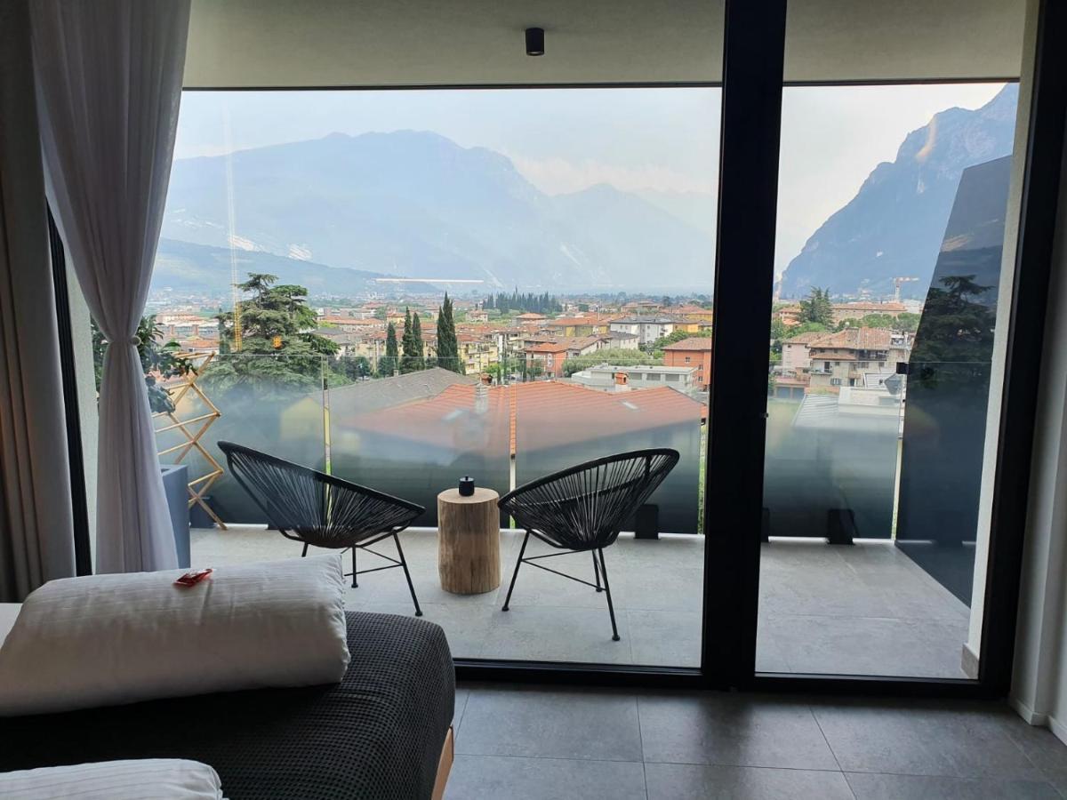 Visioni Lake View Boutique Rooms & Breakfast - Adults Friendly ริวาเดลการ์ดา ภายนอก รูปภาพ